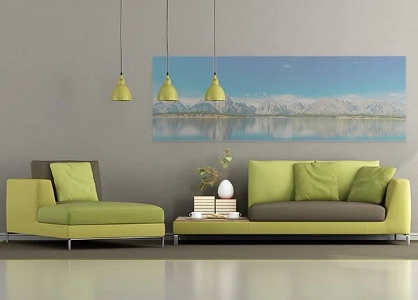 תמונה של ספת סלון מודרנית בגוון ירקרק עם קיר נוף הרים מרהיב באנגלית עליון, מאורגנת לעיצוב אירועים ודיוקן פנים לבית.